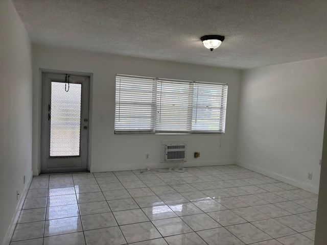 218 Windsor, West Palm Beach, FL 33417