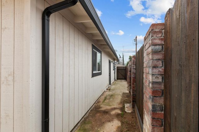 6907 Coronation Ct, Rio Linda, CA 95673