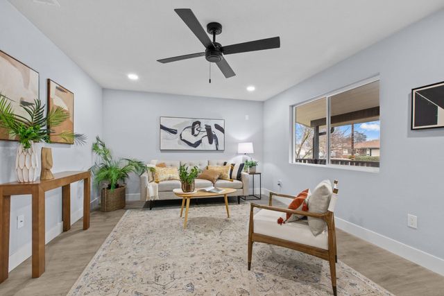 6907 Coronation Ct, Rio Linda, CA 95673