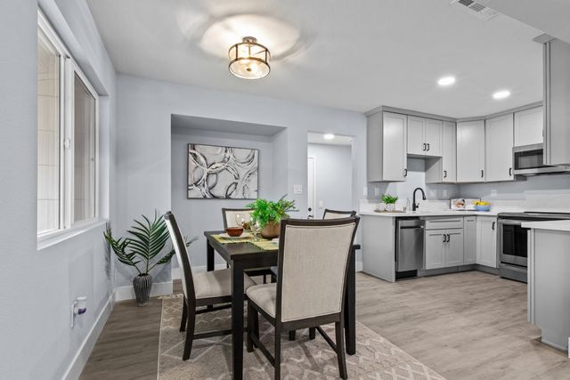 6907 Coronation Ct, Rio Linda, CA 95673