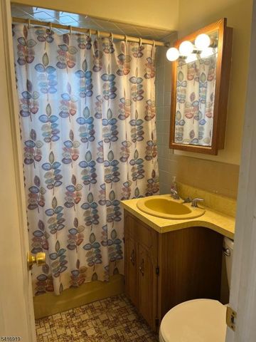 24 Stony Hill Rd, Clifton City, NJ 07013