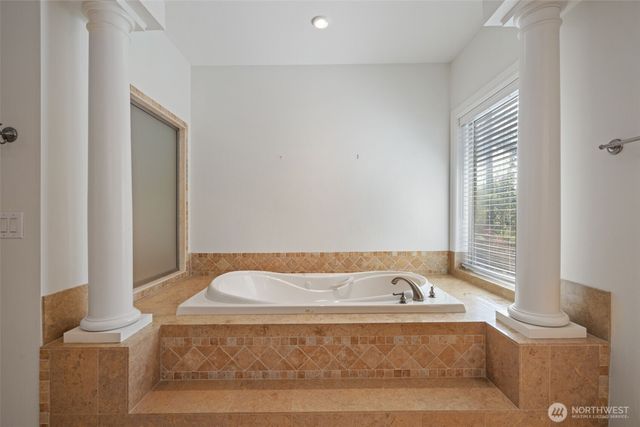 5823 NW Inglewood Court, Camas, WA 98607