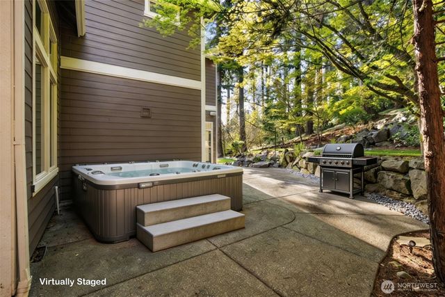 5823 NW Inglewood Court, Camas, WA 98607