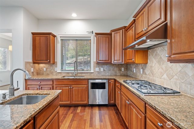 5823 NW Inglewood Court, Camas, WA 98607