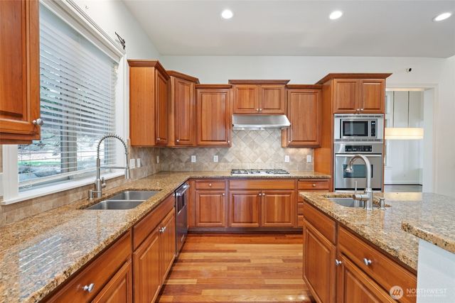 5823 NW Inglewood Court, Camas, WA 98607