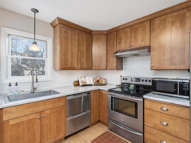 1036 Sunny Ridge Drive, Carver, MN 55315