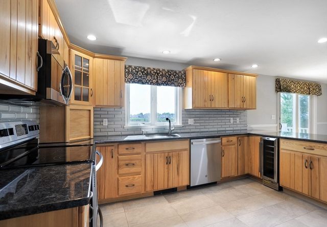107 Newport Rd, Hull, MA 02045