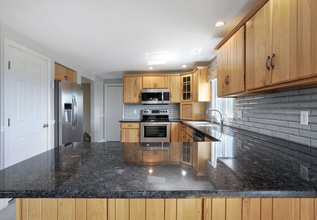 107 Newport Rd, Hull, MA 02045