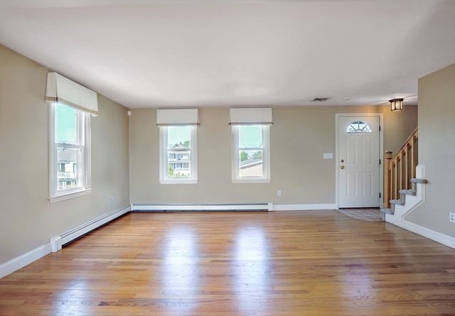 107 Newport Rd, Hull, MA 02045