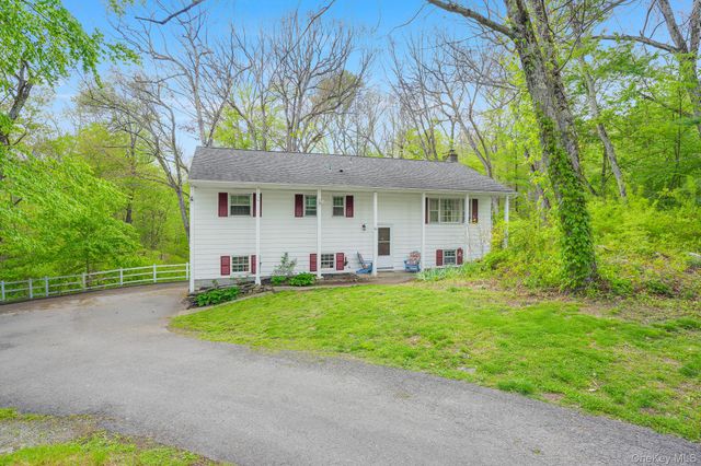 82 Roosevelt Road, Hyde Park, NY 12538