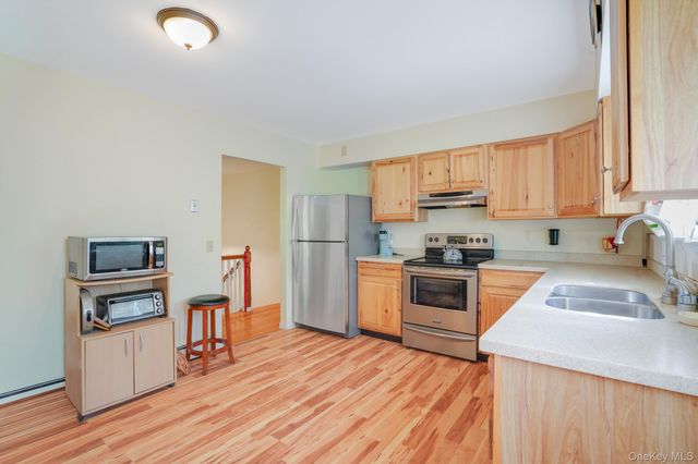 82 Roosevelt Road, Hyde Park, NY 12538