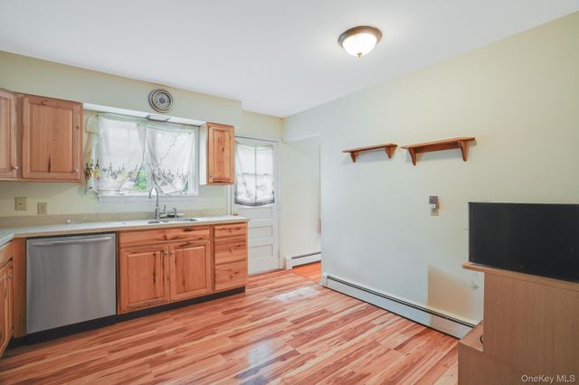82 Roosevelt Road, Hyde Park, NY 12538