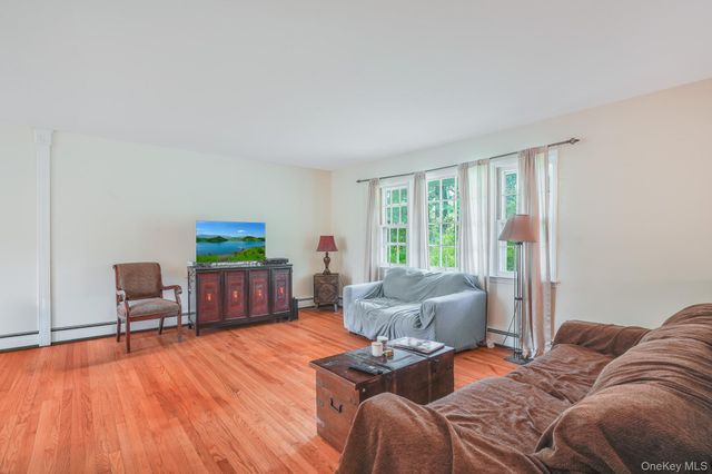 82 Roosevelt Road, Hyde Park, NY 12538