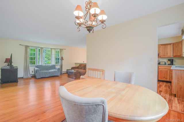 82 Roosevelt Road, Hyde Park, NY 12538