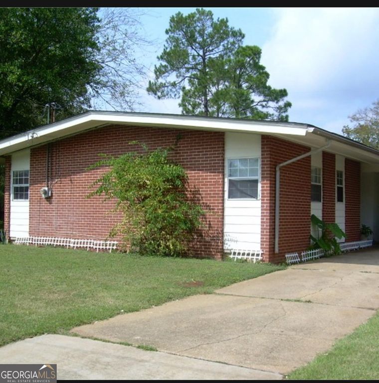 1980 S Riverview Circle, Albany, GA 31705