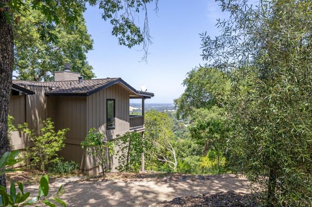 138 Bolivar Lane, Portola Valley, CA 94028