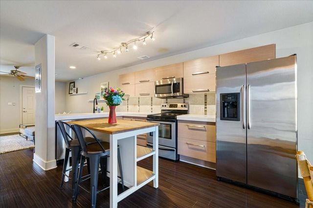 1101 Grove BLVD 203, Austin, TX 78741
