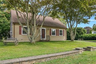 7 Annawamscutt Drive, Bristol, RI 02809