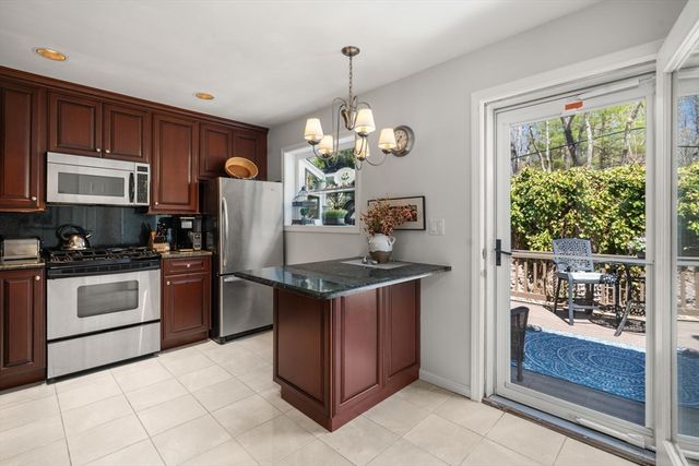 99 Anderer Ln 8, Boston, MA 02132