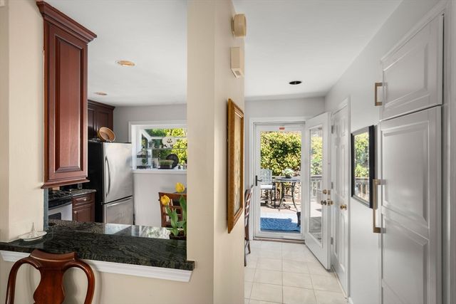 99 Anderer Ln 8, Boston, MA 02132
