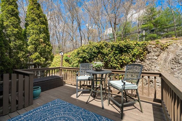 99 Anderer Ln 8, Boston, MA 02132