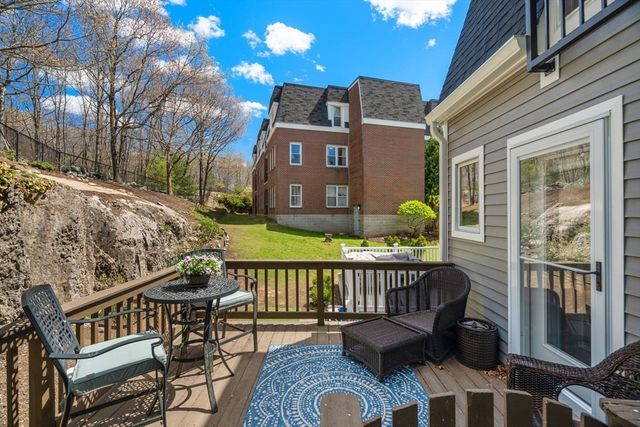 99 Anderer Ln 8, Boston, MA 02132