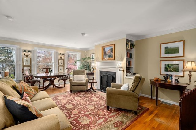 99 Anderer Ln 8, Boston, MA 02132