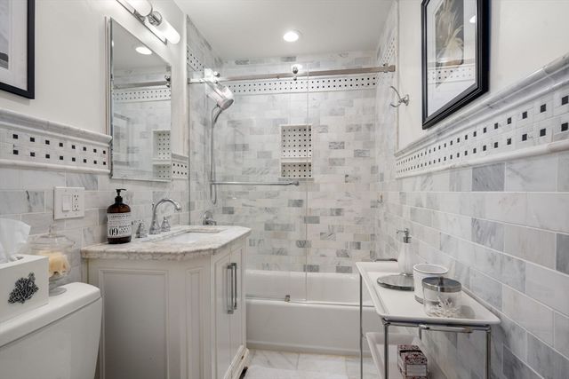 99 Anderer Ln 8, Boston, MA 02132