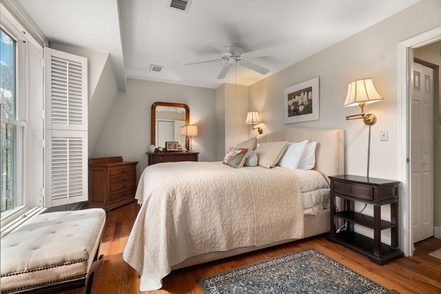 99 Anderer Ln 8, Boston, MA 02132