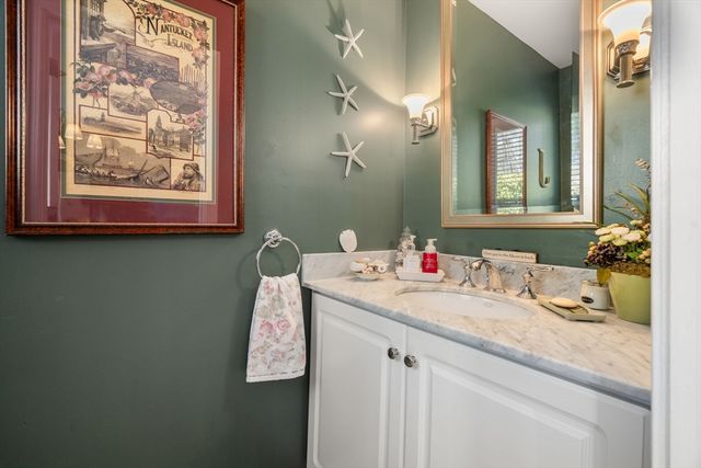 99 Anderer Ln 8, Boston, MA 02132