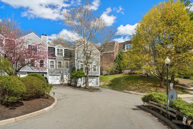 99 Anderer Ln 8, Boston, MA 02132