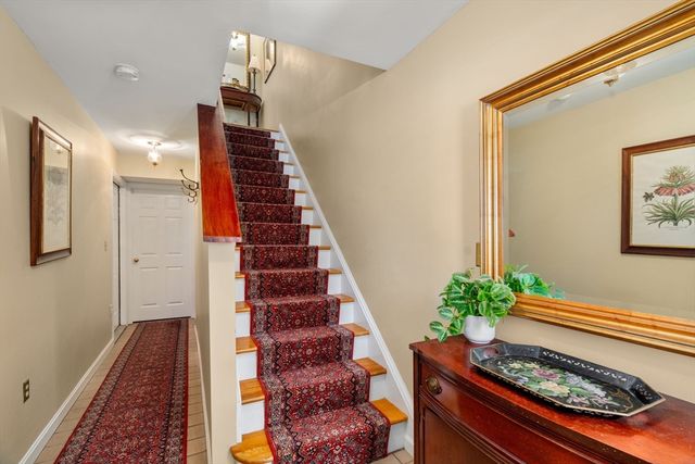 99 Anderer Ln 8, Boston, MA 02132