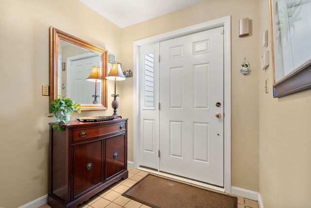 99 Anderer Ln 8, Boston, MA 02132
