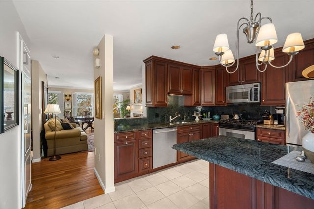 99 Anderer Ln 8, Boston, MA 02132