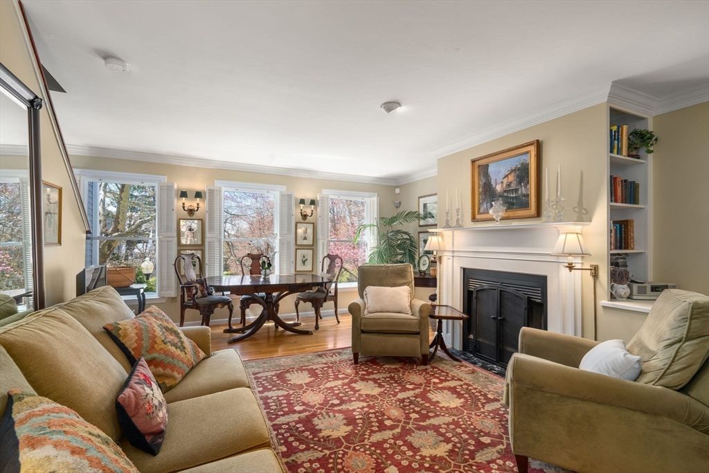 99 Anderer Ln 8, Boston, MA 02132