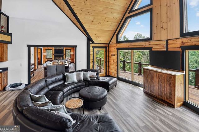 566 Canoe Point, Ellijay, GA 30540
