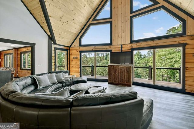 566 Canoe Point, Ellijay, GA 30540