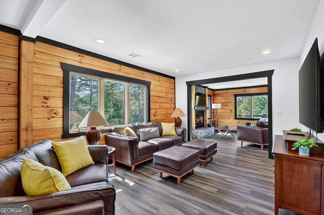 566 Canoe Point, Ellijay, GA 30540