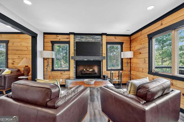 566 Canoe Point, Ellijay, GA 30540