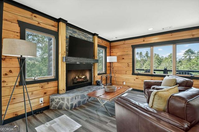 566 Canoe Point, Ellijay, GA 30540