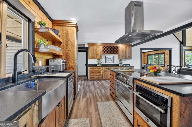 566 Canoe Point, Ellijay, GA 30540