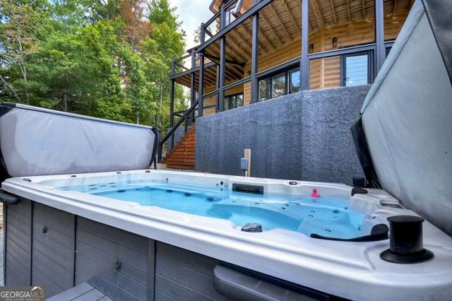 566 Canoe Point, Ellijay, GA 30540