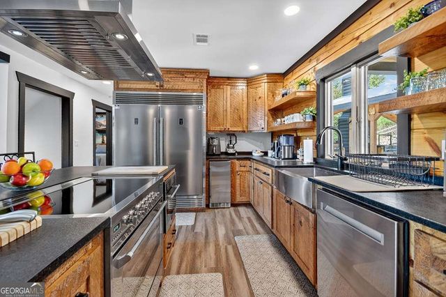 566 Canoe Point, Ellijay, GA 30540