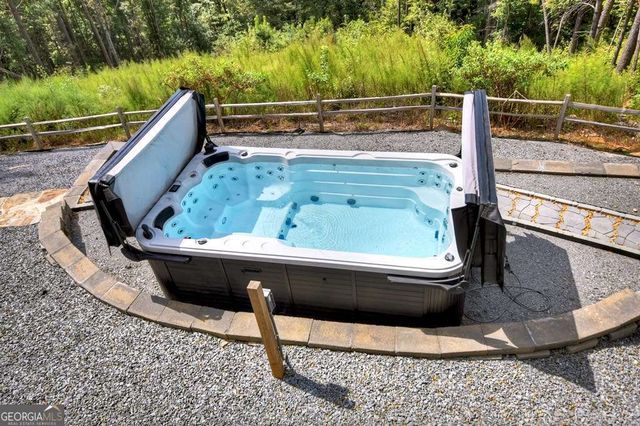 566 Canoe Point, Ellijay, GA 30540