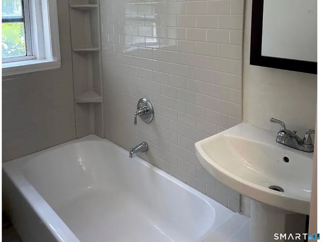 122 Woodside Green 1A, Stamford, CT 06901