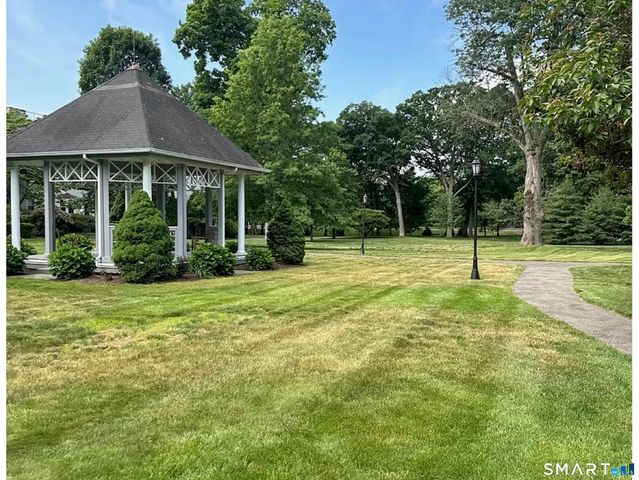 122 Woodside Green 1A, Stamford, CT 06901