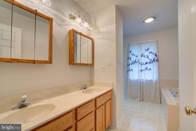 207 MEADOW AVE, Colonial Beach, VA 22443