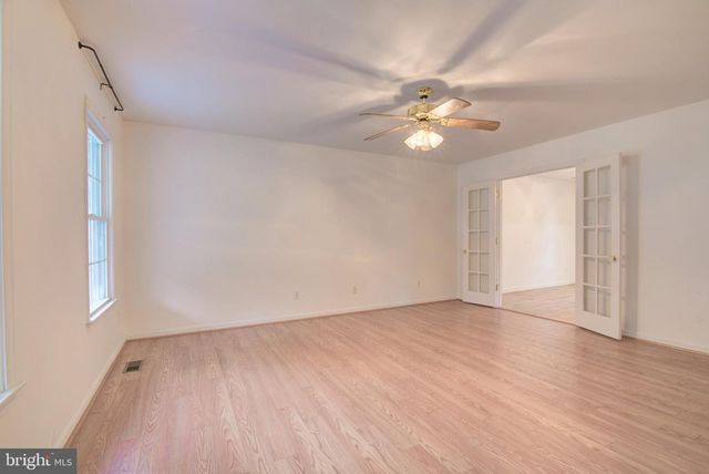 207 MEADOW AVE, Colonial Beach, VA 22443