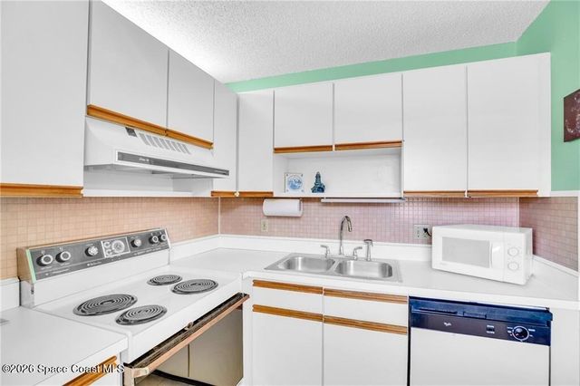 6 Vista Palm Lane 202, Vero Beach, FL 32962