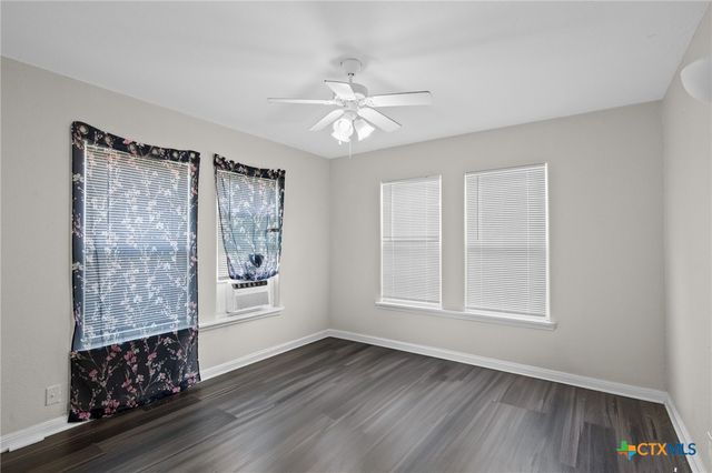 2409 E Red River Street, Victoria, TX 77901